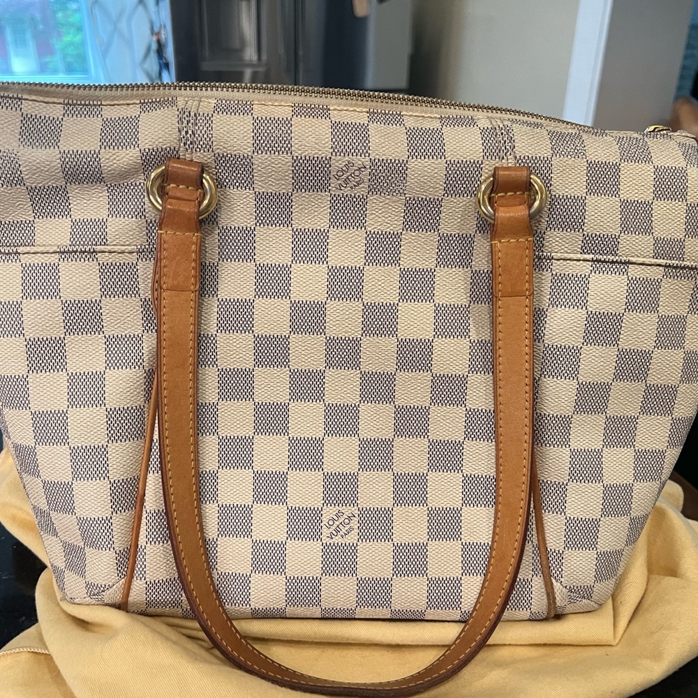 Louis Vuitton Authentic Damier White Shoulder Bag